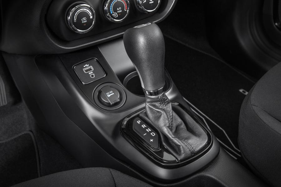 Детали интерьера Fiat Toro Endurance (226) 2018 года  (фото 8 из 10)